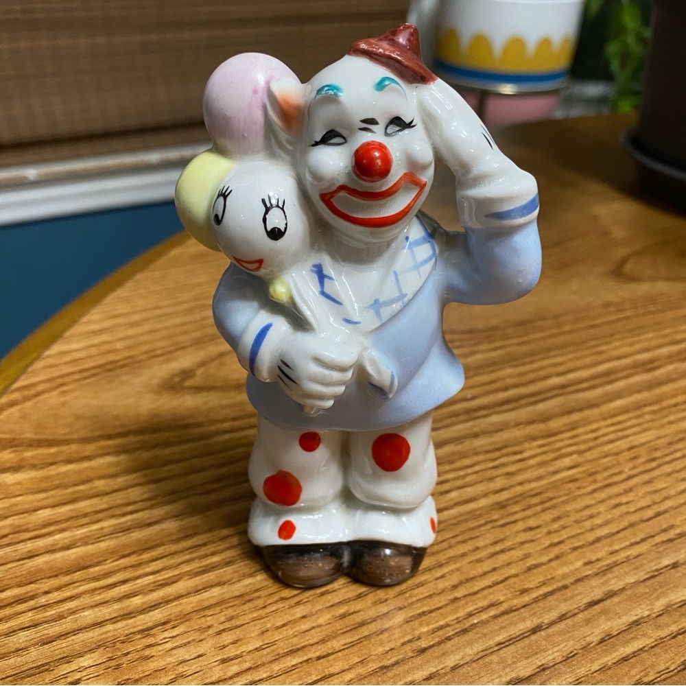 Vintage Porcelain Clown with Smiling Anamorphic Balloons - Marked Japan